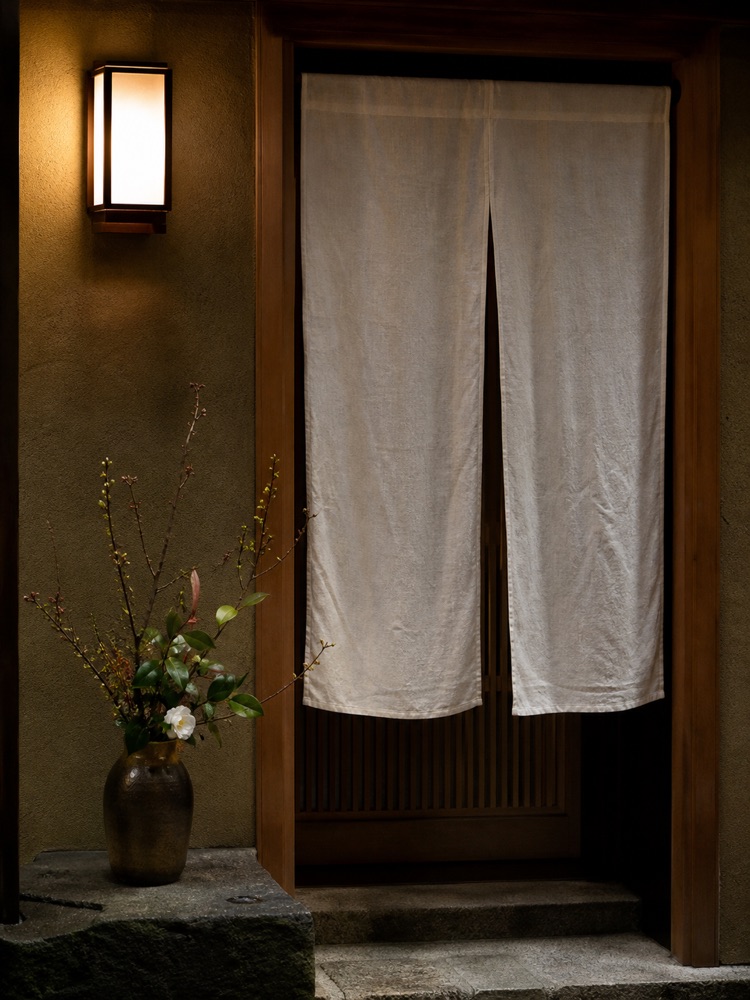 暖簾のかかる会場入口(イメージ)